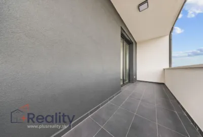 Slnečný 3 izbový byt s balkónom v maďarskej obci Rajka na predaj!