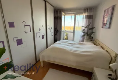Slnečný 3 izbový byt v meste Senec na Dlhej ulici na predaj!