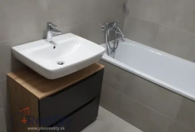 Zariadený 2 izbový byt s balkónom a garážovým státím v projekte RENDEZ Bratislava Rača na prenájom!