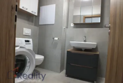 Zariadený 2 izbový byt s balkónom a garážovým státím v projekte RENDEZ Bratislava Rača na prenájom!