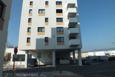 Zariadený 2 izbový byt s balkónom a garážovým státím v projekte RENDEZ Bratislava Rača na prenájom!