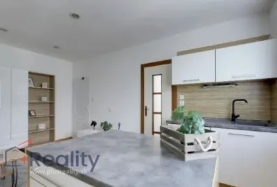 Zariadený 2 izbový byt v mestskej časti Bratislava Nové Mesto na Ovručskej ulici na prenájom!
