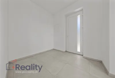 ZNÍŽENÁ CENA I  Štvorizbový byt s vlastnou záhradkou v meste Šamorín na predaj!