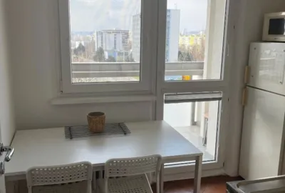 Zrekonštruovaný dvojizbový izbový byt s balkónom v mestskej časti Bratislava Ružinov na Mierovej ulici na prenájom!