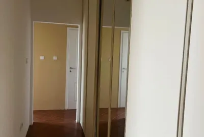 Zrekonštruovaný dvojizbový izbový byt s balkónom v mestskej časti Bratislava Ružinov na Mierovej ulici na prenájom!